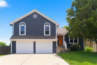 1012 NW Pennington Place, Blue Springs, MO 64015