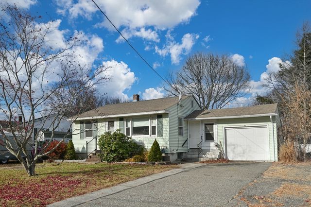 42 Beresford St, Lawrence, MA 01843