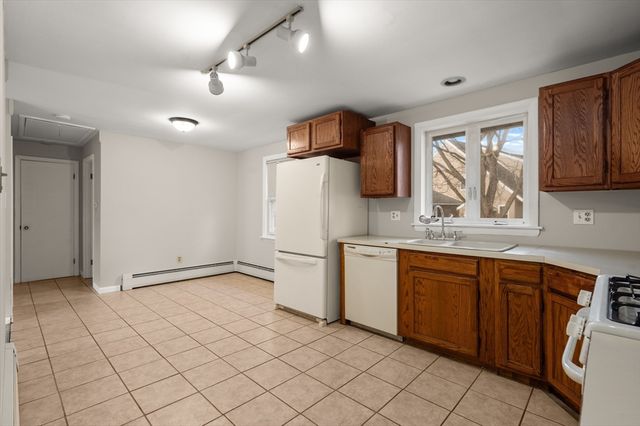 42 Beresford St, Lawrence, MA 01843