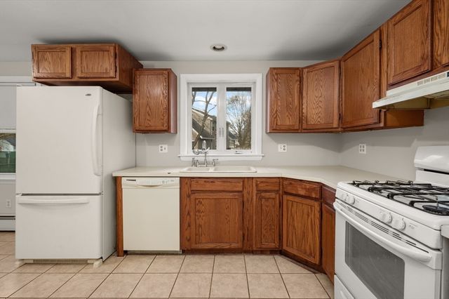 42 Beresford St, Lawrence, MA 01843