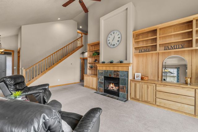 2546 NW 22nd Street, Redmond, OR 97756