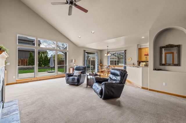 2546 NW 22nd Street, Redmond, OR 97756