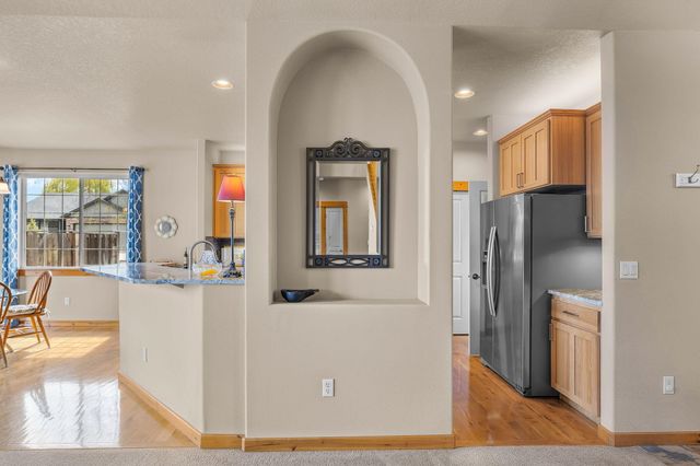 2546 NW 22nd Street, Redmond, OR 97756