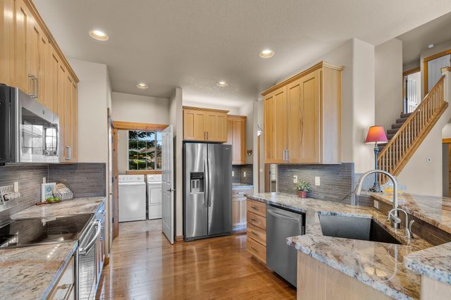 2546 NW 22nd Street, Redmond, OR 97756