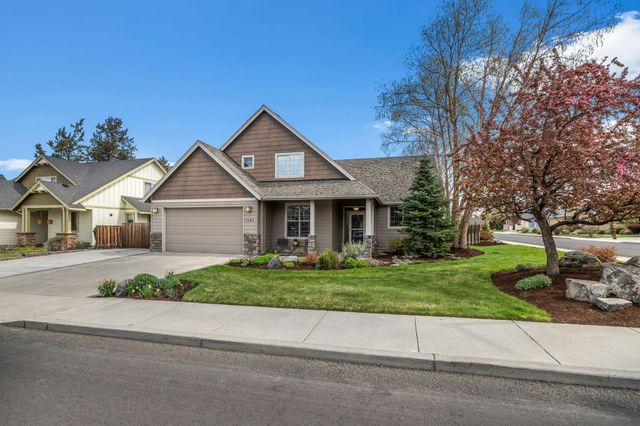 2546 NW 22nd Street, Redmond, OR 97756