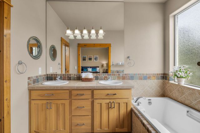 2546 NW 22nd Street, Redmond, OR 97756