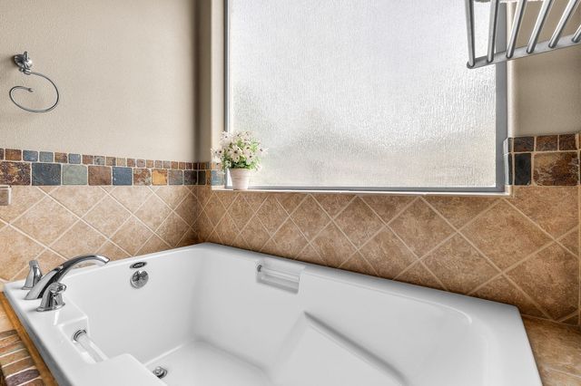 2546 NW 22nd Street, Redmond, OR 97756