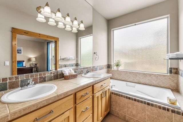 2546 NW 22nd Street, Redmond, OR 97756