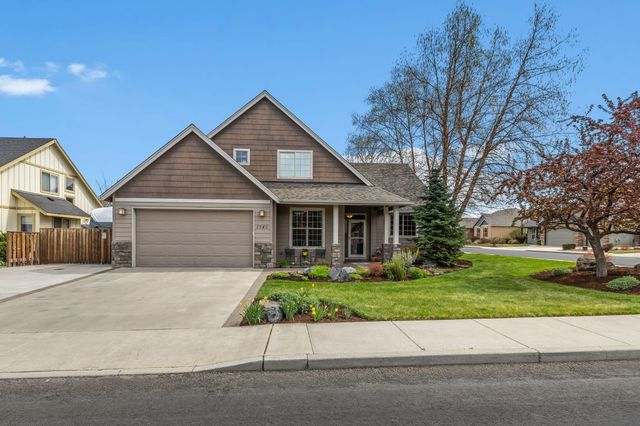 2546 NW 22nd Street, Redmond, OR 97756