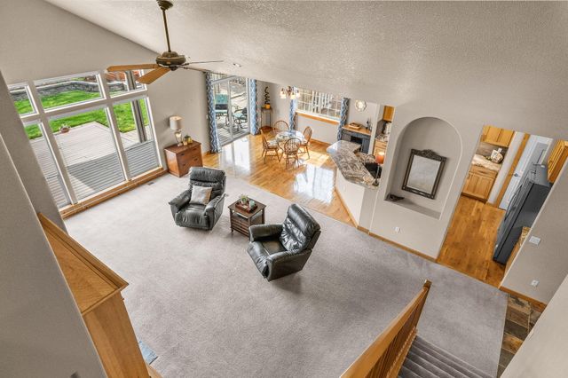 2546 NW 22nd Street, Redmond, OR 97756