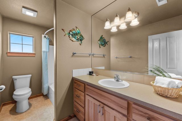 2546 NW 22nd Street, Redmond, OR 97756