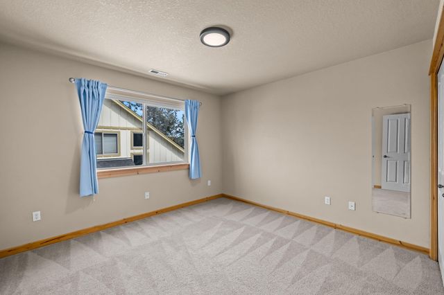 2546 NW 22nd Street, Redmond, OR 97756