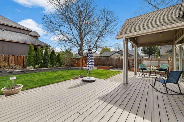 2546 NW 22nd Street, Redmond, OR 97756