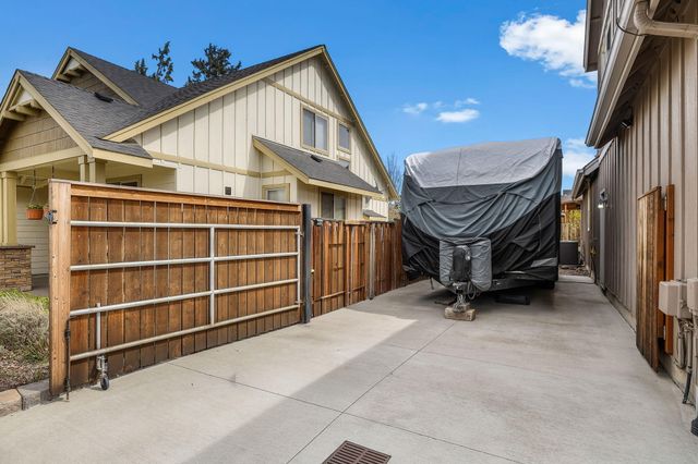 2546 NW 22nd Street, Redmond, OR 97756