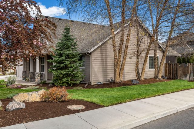 2546 NW 22nd Street, Redmond, OR 97756