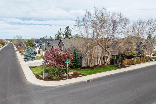 2546 NW 22nd Street, Redmond, OR 97756