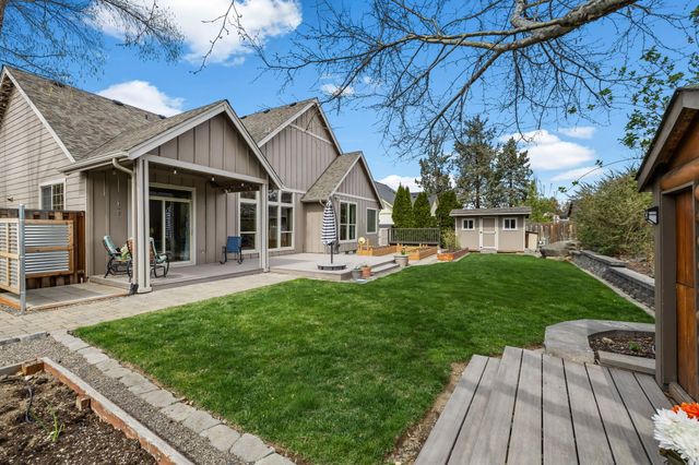 2546 NW 22nd Street, Redmond, OR 97756