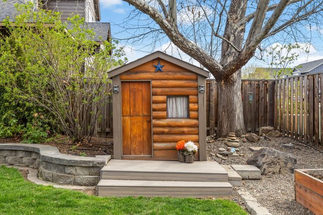 2546 NW 22nd Street, Redmond, OR 97756