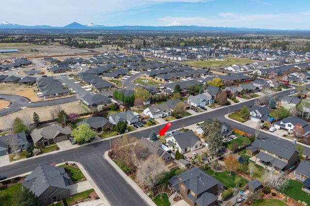 2546 NW 22nd Street, Redmond, OR 97756