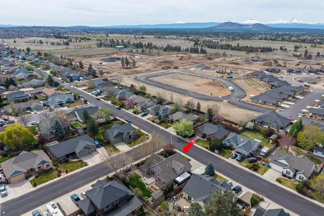 2546 NW 22nd Street, Redmond, OR 97756