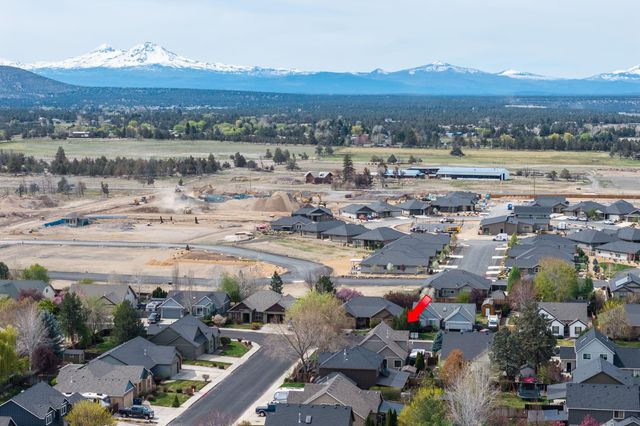 2546 NW 22nd Street, Redmond, OR 97756