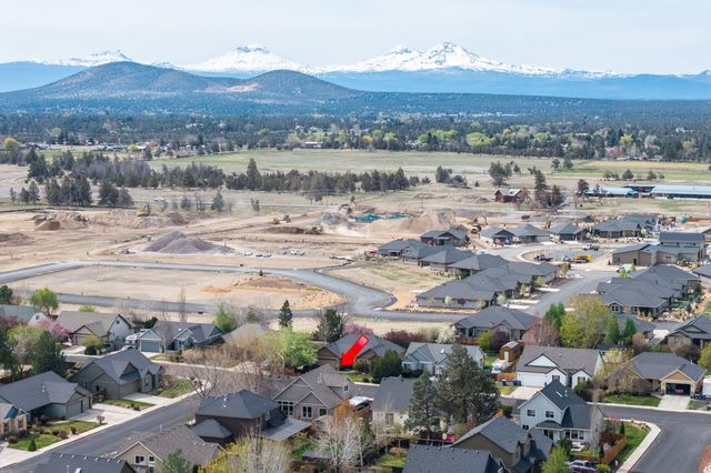 2546 NW 22nd Street, Redmond, OR 97756