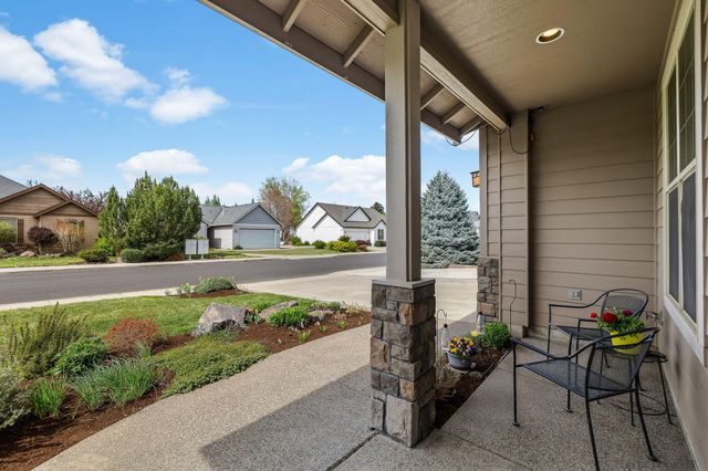 2546 NW 22nd Street, Redmond, OR 97756