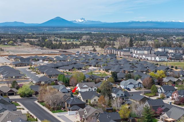 2546 NW 22nd Street, Redmond, OR 97756