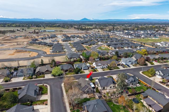 2546 NW 22nd Street, Redmond, OR 97756