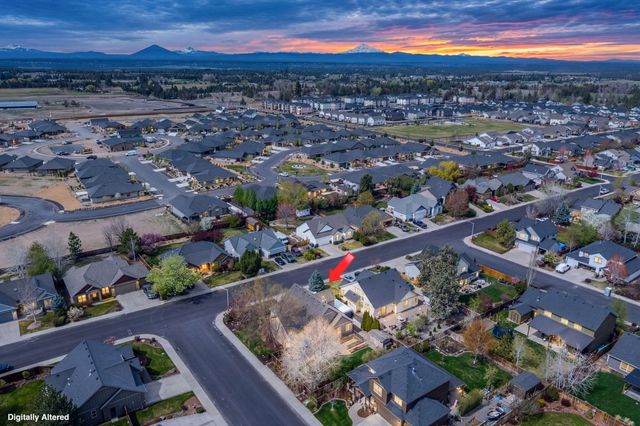 2546 NW 22nd Street, Redmond, OR 97756