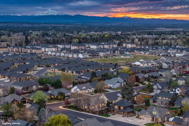 2546 NW 22nd Street, Redmond, OR 97756