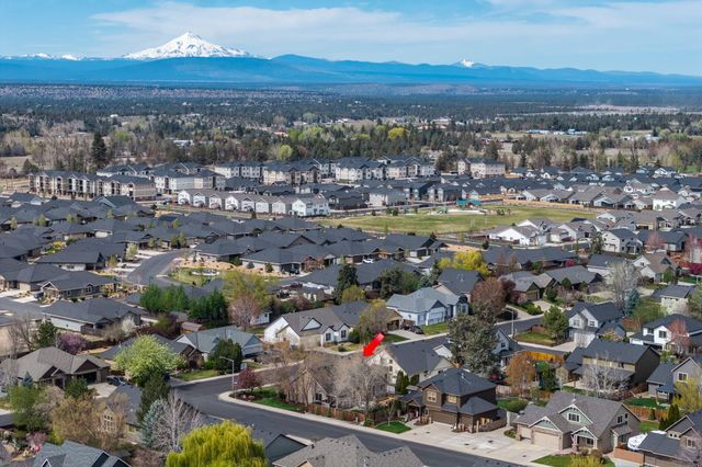 2546 NW 22nd Street, Redmond, OR 97756