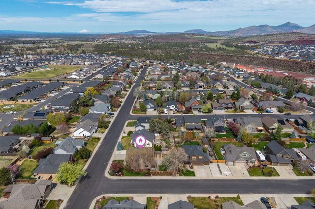 2546 NW 22nd Street, Redmond, OR 97756