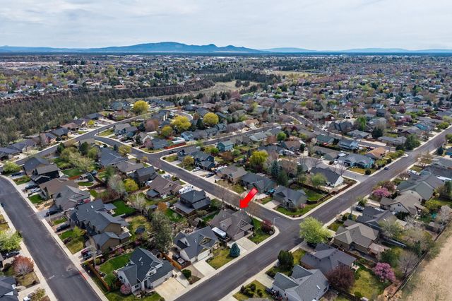 2546 NW 22nd Street, Redmond, OR 97756