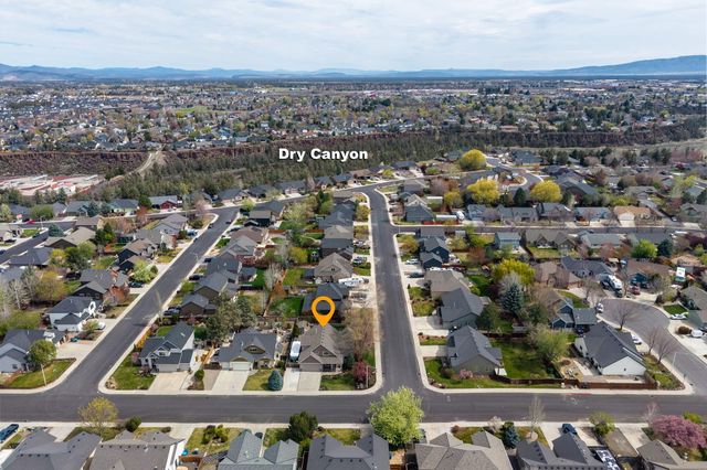 2546 NW 22nd Street, Redmond, OR 97756