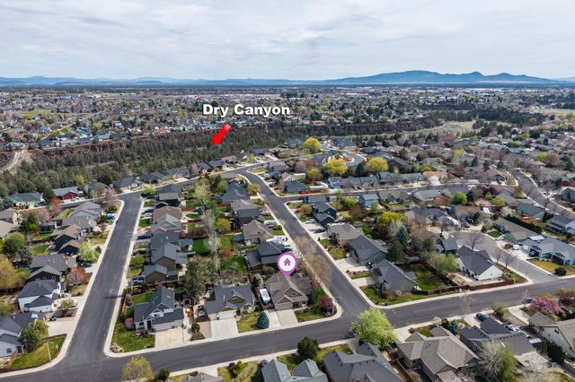 2546 NW 22nd Street, Redmond, OR 97756
