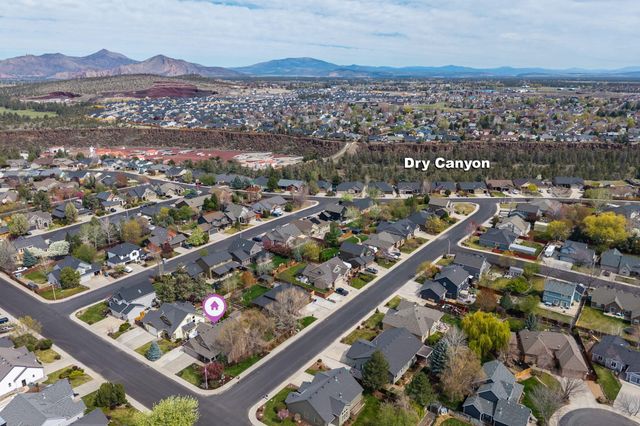 2546 NW 22nd Street, Redmond, OR 97756