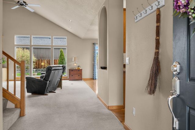 2546 NW 22nd Street, Redmond, OR 97756