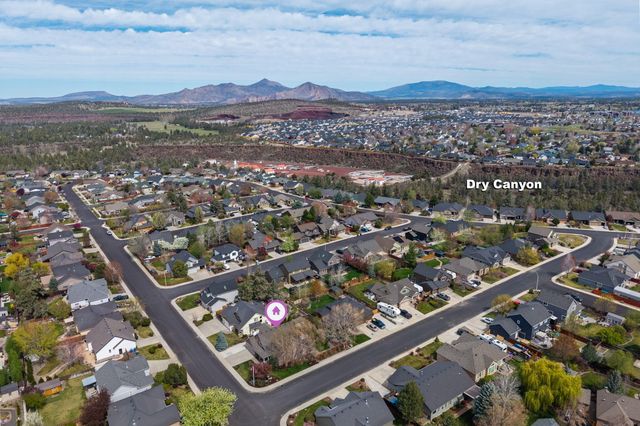 2546 NW 22nd Street, Redmond, OR 97756