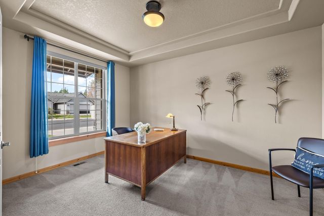 2546 NW 22nd Street, Redmond, OR 97756