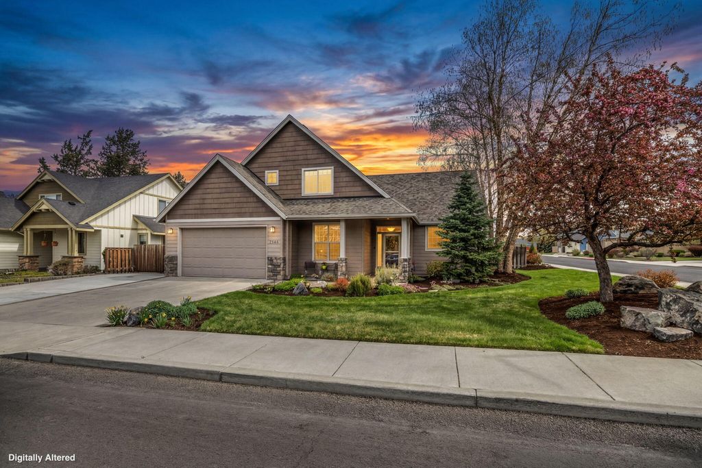 2546 NW 22nd Street, Redmond, OR 97756