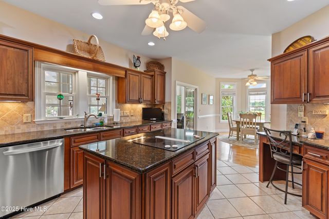2710 Scarborough Way, Southport, NC 28461