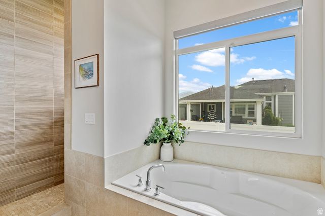 91 N MORNING MIST LN, Kaysville, UT 84037