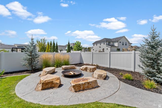 91 N MORNING MIST LN, Kaysville, UT 84037