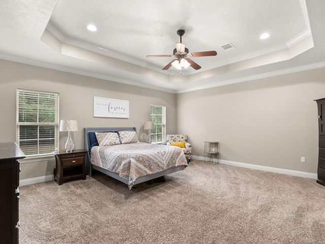 221 Aidan Dr, Leesville, LA 71446