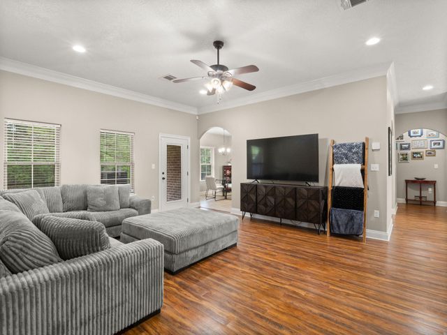 221 Aidan Dr, Leesville, LA 71446