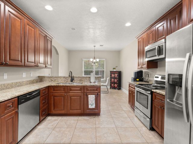 221 Aidan Dr, Leesville, LA 71446