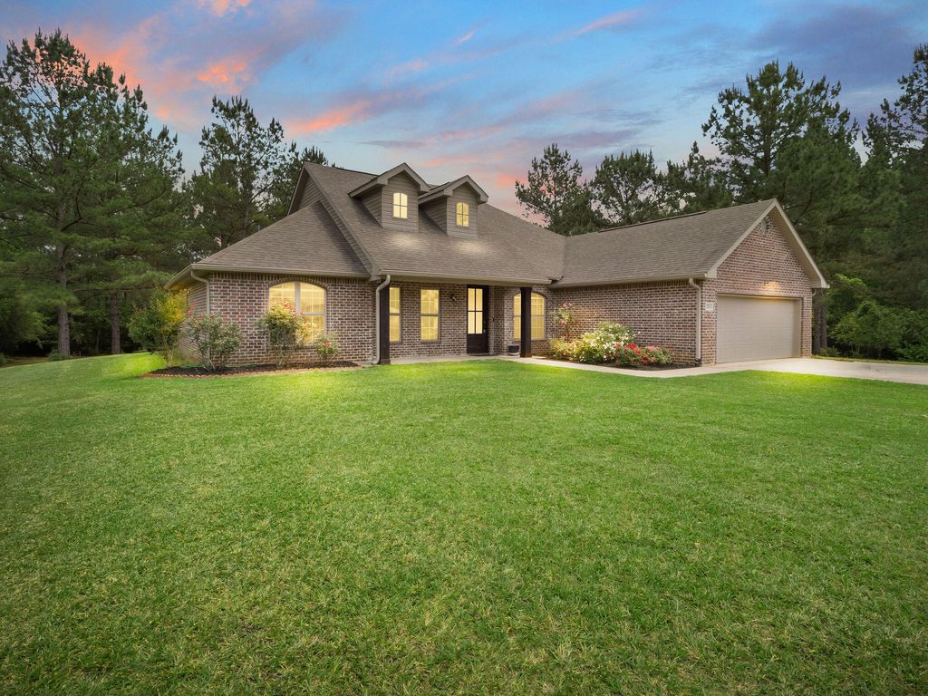221 Aidan Dr, Leesville, LA 71446