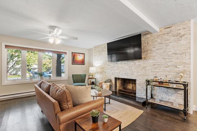 15 Tiffany Cir 15, Millbury, MA 01527