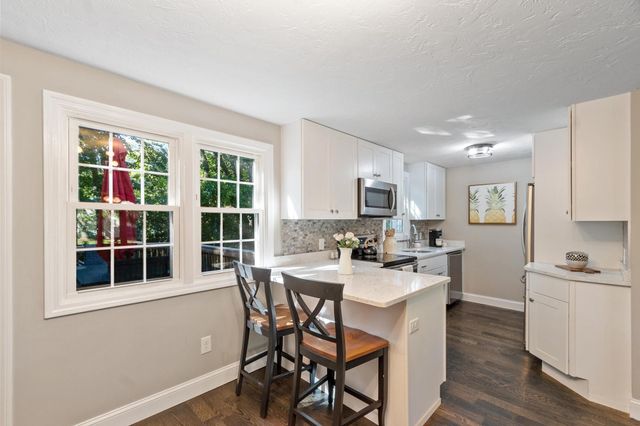 15 Tiffany Cir 15, Millbury, MA 01527